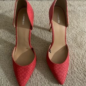 Nine West red fish scale heels / pumps